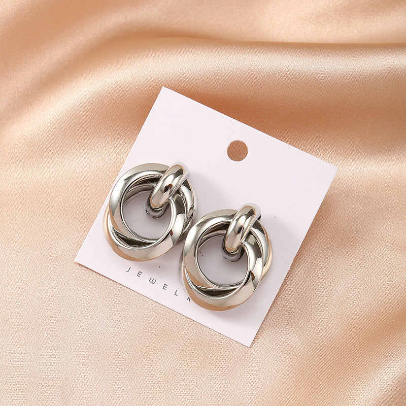 New trendy design earrings with a niche and cool temperament alloy earrings